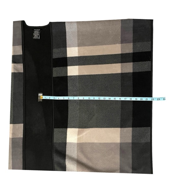 Plaid IKE BEHAR Reversible Wrap Shawl Black Grey White Tan Perfect For Fall - Picture 11 of 11